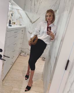 Rosie Huntington-Whiteley feet photo thumbnail