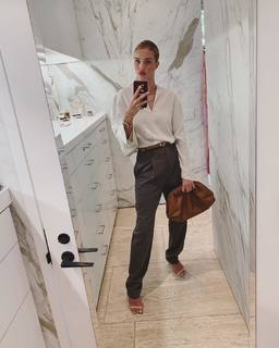 Rosie Huntington-Whiteley feet photo thumbnail