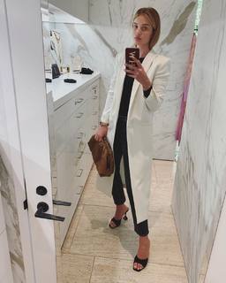 Rosie Huntington-Whiteley feet photo thumbnail