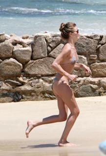 Rosie Huntington-Whiteley feet photo thumbnail