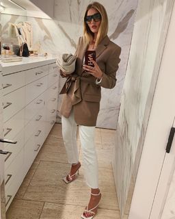 Rosie Huntington-Whiteley feet photo thumbnail