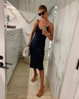 Rosie Huntington-Whiteley feet photo thumbnail