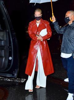 Rosie Huntington-Whiteley feet photo thumbnail