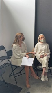 Rosie Huntington-Whiteley feet photo thumbnail