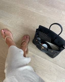 Rosie Huntington-Whiteley feet photo thumbnail