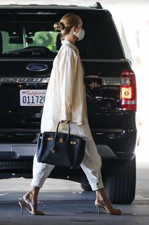 Rosie Huntington-Whiteley feet photo thumbnail