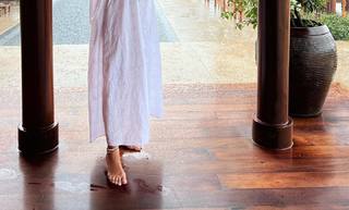 Rosie Huntington-Whiteley feet photo thumbnail