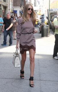 Rosie Huntington-Whiteley feet photo thumbnail