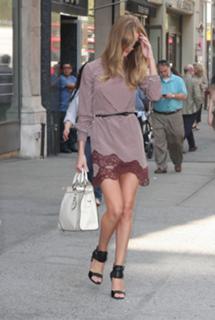 Rosie Huntington-Whiteley feet photo thumbnail
