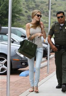 Rosie Huntington-Whiteley feet photo thumbnail