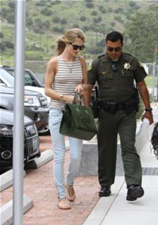 Rosie Huntington-Whiteley feet photo thumbnail