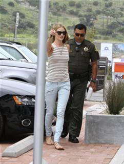 Rosie Huntington-Whiteley feet photo thumbnail