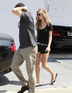 Rosie Huntington-Whiteley feet photo thumbnail