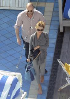 Rosie Huntington-Whiteley feet photo thumbnail