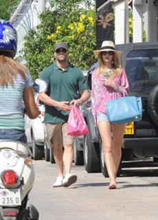 Rosie Huntington-Whiteley feet photo thumbnail