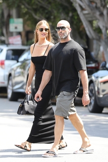 Rosie Huntington-Whiteley feet photo thumbnail