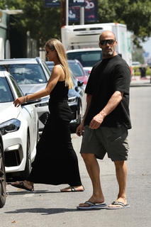 Rosie Huntington-Whiteley feet photo thumbnail