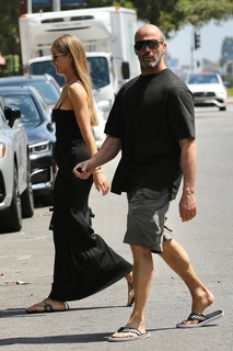 Rosie Huntington-Whiteley feet photo thumbnail