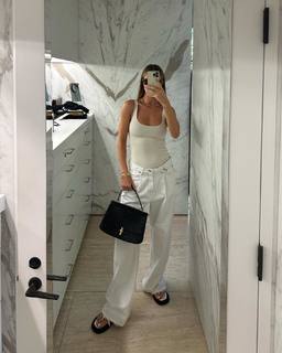 Rosie Huntington-Whiteley feet photo thumbnail