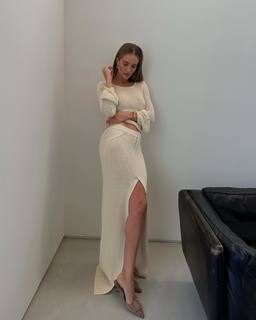 Rosie Huntington-Whiteley feet photo thumbnail