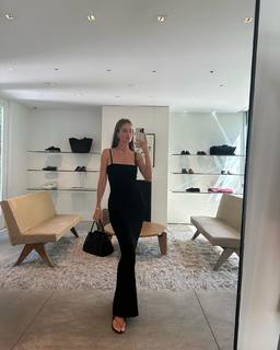 Rosie Huntington-Whiteley feet photo thumbnail