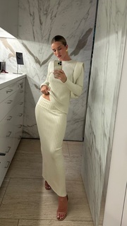 Rosie Huntington-Whiteley feet photo thumbnail