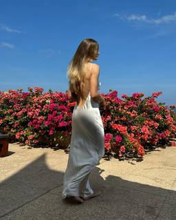 Rosie Huntington-Whiteley feet photo thumbnail