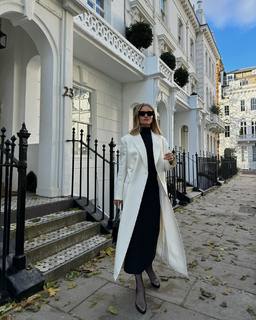 Rosie Huntington-Whiteley feet photo thumbnail