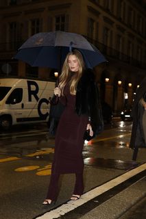 Rosie Huntington-Whiteley feet photo thumbnail