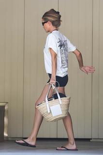 Rosie Huntington-Whiteley feet photo thumbnail