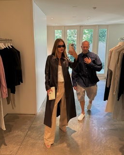 Rosie Huntington-Whiteley feet photo thumbnail