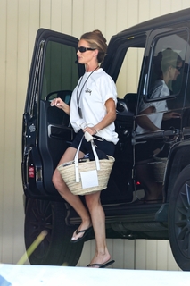 Rosie Huntington-Whiteley feet photo thumbnail