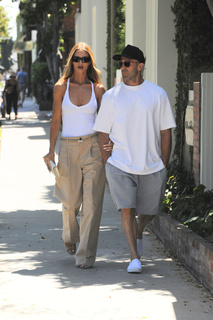 Rosie Huntington-Whiteley feet photo thumbnail