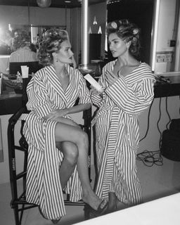 Rosie Huntington-Whiteley feet photo thumbnail