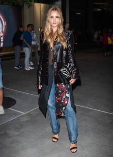 Rosie Huntington-Whiteley feet photo thumbnail