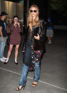 Rosie Huntington-Whiteley feet photo thumbnail