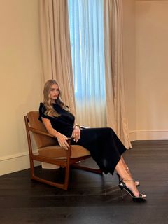 Rosie Huntington-Whiteley feet photo thumbnail