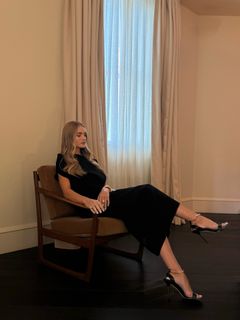 Rosie Huntington-Whiteley feet photo thumbnail