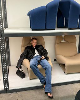 Rosie Huntington-Whiteley feet photo thumbnail