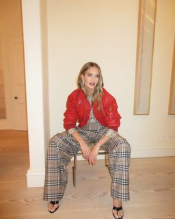 Rosie Huntington-Whiteley feet photo thumbnail