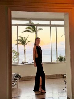 Rosie Huntington-Whiteley feet photo thumbnail