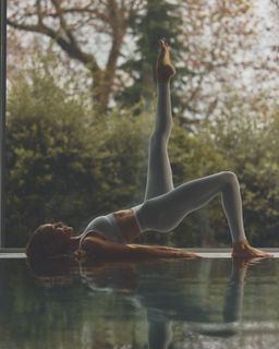 Rosie Huntington-Whiteley feet photo 19