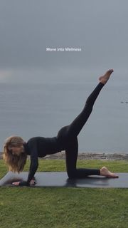 Rosie Huntington-Whiteley feet photo 11