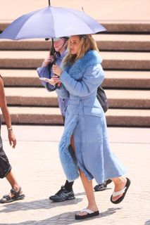 Rosie Huntington-Whiteley feet photo 2