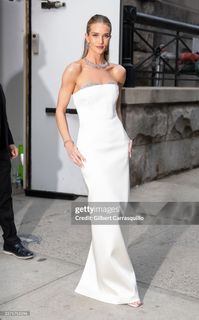 Rosie Huntington-Whiteley feet photo 3
