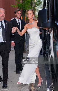 Rosie Huntington-Whiteley feet photo 2