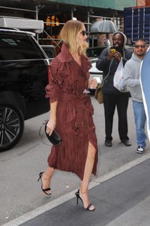 Rosie Huntington-Whiteley feet photo 17