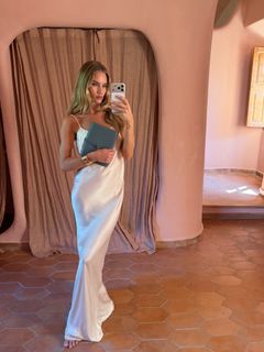 Rosie Huntington-Whiteley feet photo 8