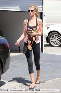Rosie Huntington-Whiteley feet photo thumbnail