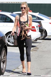 Rosie Huntington-Whiteley feet photo thumbnail
